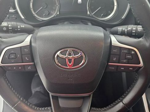 Used 2024 Toyota Highlander XLE image 12