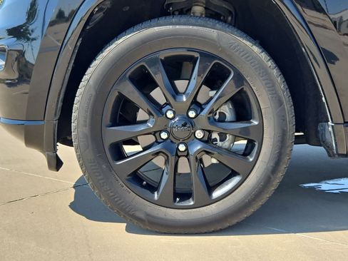 Used 2019 Jeep Grand Cherokee Altitude RWD image 13