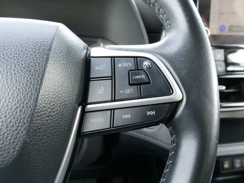 Used 2023 Toyota Highlander FWD image 24