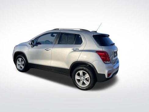 Used 2018 Chevrolet Trax LT w/ LT Convenience Package image 3