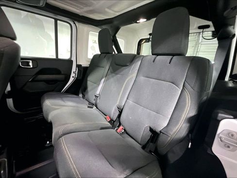 Used 2025 Jeep Wrangler Unlimited Sahara AWD/4WD image 36