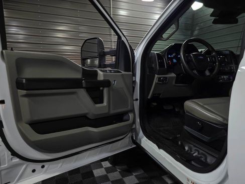 Used 2020 Ford F450 XL w/ Power Equipment Group image 32