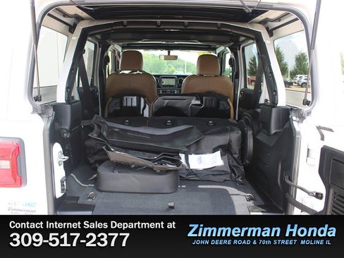 Used 2022 Jeep Wrangler Unlimited Sahara w/ Cold Weather Group AWD/4WD image 7