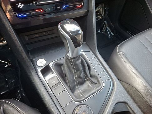 Used 2022 Volkswagen Tiguan SE R-Line image 16