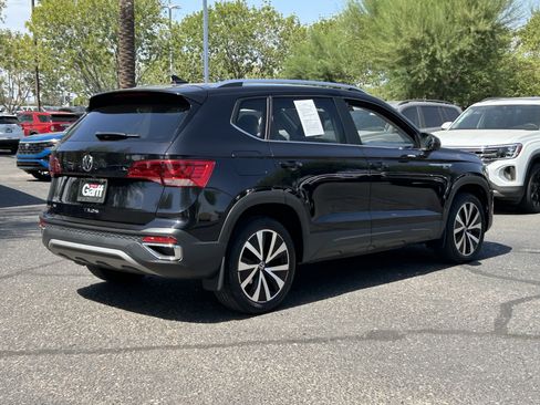 Certified 2023 Volkswagen Taos SE w/ Panoramic Sunroof Package FWD image 4