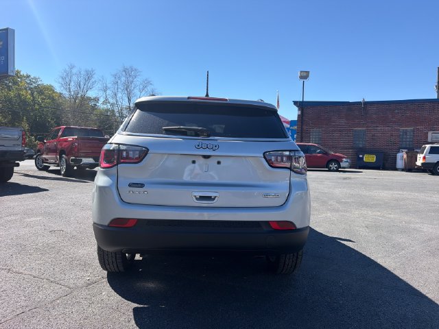 Used 2024 Jeep Compass Latitude AWD/4WD image 5