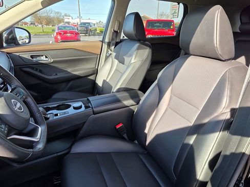 Used 2023 Nissan Rogue SV w/ SV Premium Package image 11