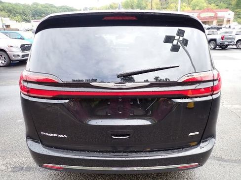 New 2026 Chrysler Pacifica Select image 4