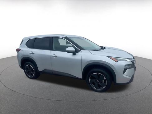 Used 2025 Nissan Rogue SV AWD/4WD image 2