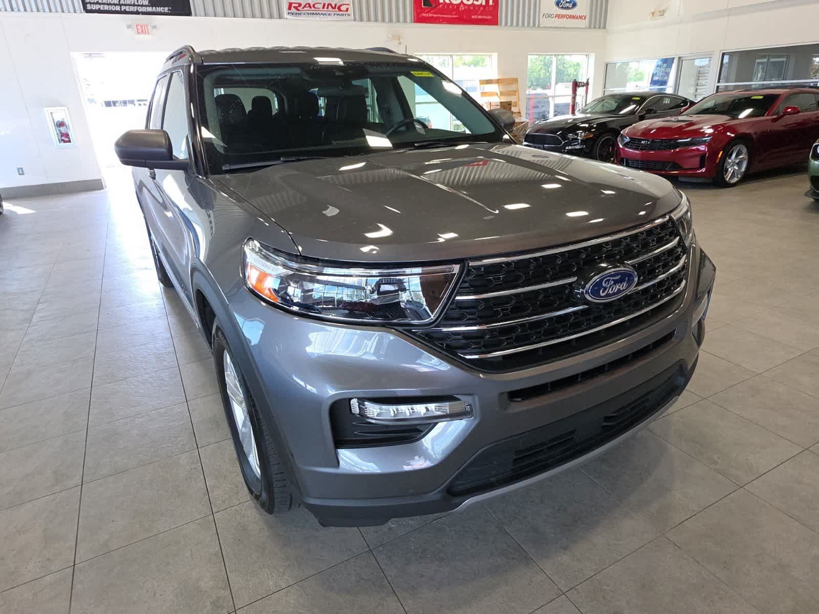 Used 2023 Ford Explorer XLT w/ Equipment Group 202A AWD/4WD image 3