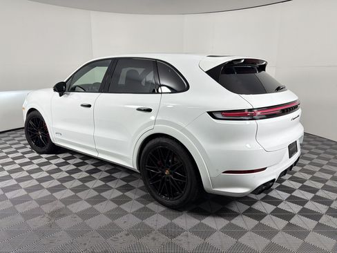 Used 2026 Porsche Cayenne GTS AWD/4WD image 3