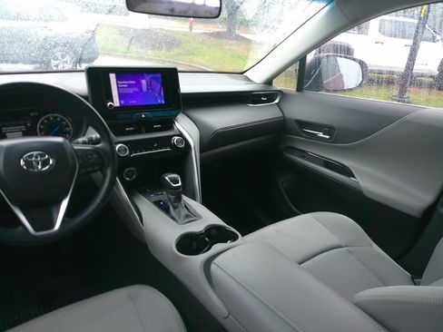 Used 2023 Toyota Venza LE image 32