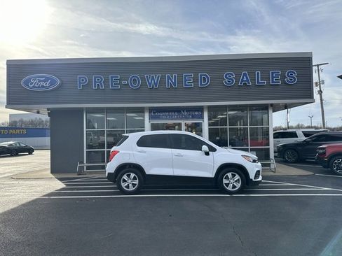 Used 2020 Chevrolet Trax LS w/ Tint and Cruise Package image 5