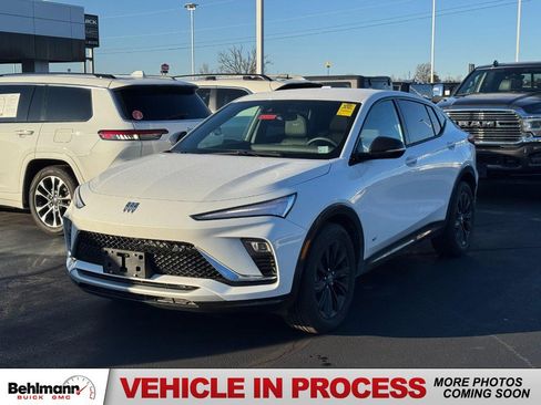 Used 2025 Buick Envista Sport Touring w/ Convenience I Package image 1