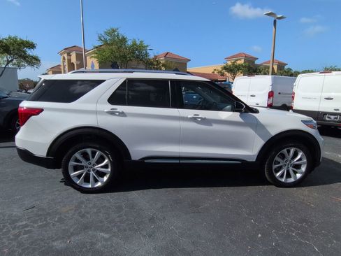 Certified 2024 Ford Explorer Platinum w/ Technology Package image 3