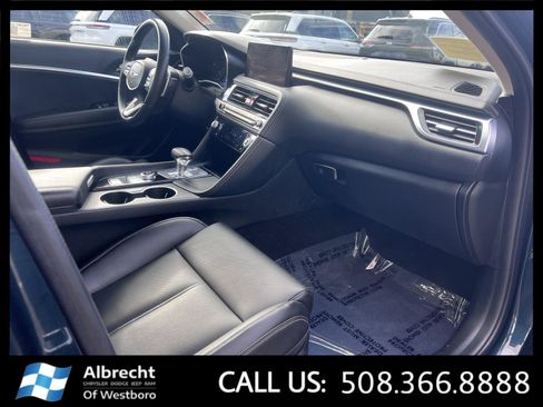 Used 2025 Genesis G70 2.5T image 19