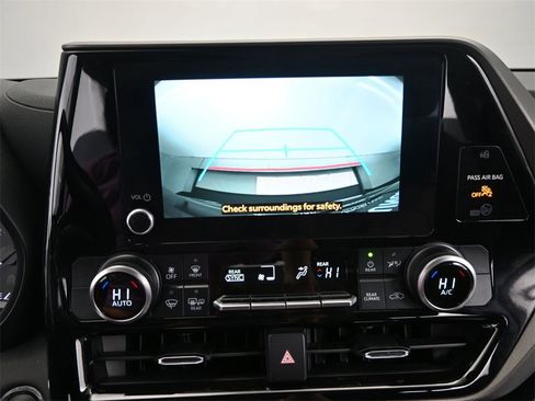 Used 2023 Toyota Highlander L image 29