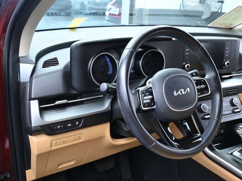 Used 2023 Kia Carnival LX w/ Paint Protection Package FWD image 15