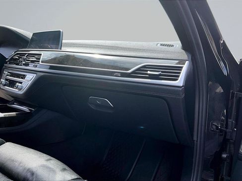 Used 2020 BMW 750i xDrive w/ M Sport Package AWD/4WD image 26