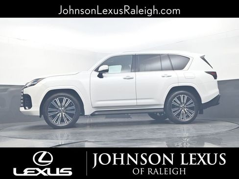 Used 2024 Lexus LX 600 4WD w/ Luxury Package image 23