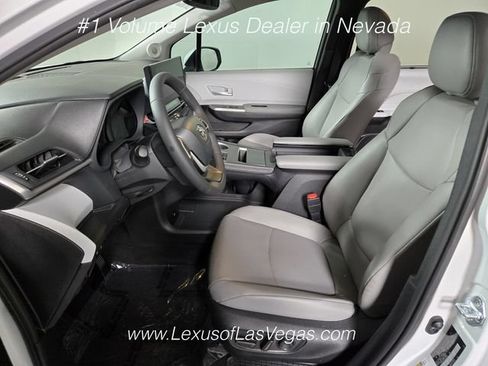 Used 2026 Toyota Sienna XLE FWD image 13