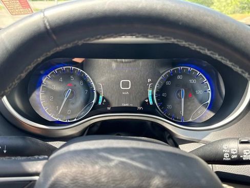 Used 2023 Chrysler Pacifica Touring-L FWD image 34