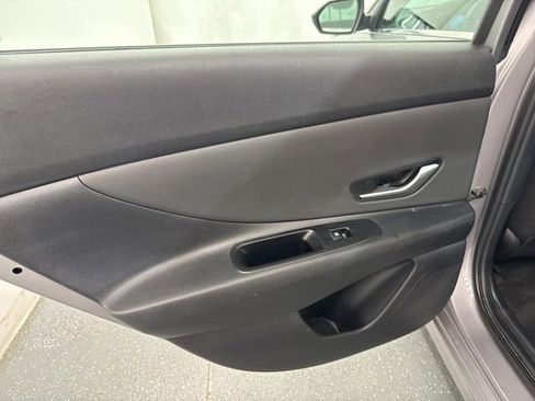 Used 2025 Hyundai Elantra SEL FWD image 13
