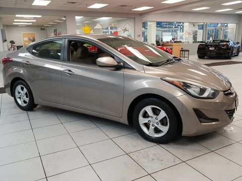 Used 2015 Hyundai Elantra SE image 12