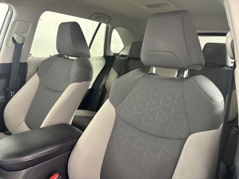 Used 2022 Toyota RAV4 XLE FWD image 8