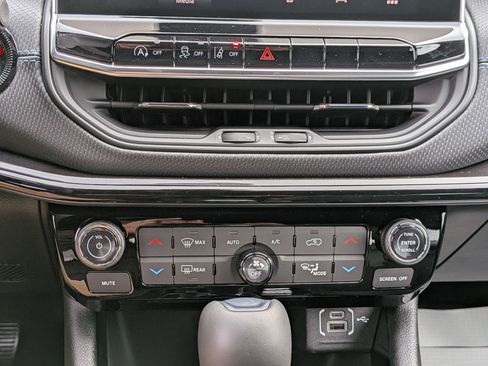 New 2026 Jeep Compass Latitude image 20