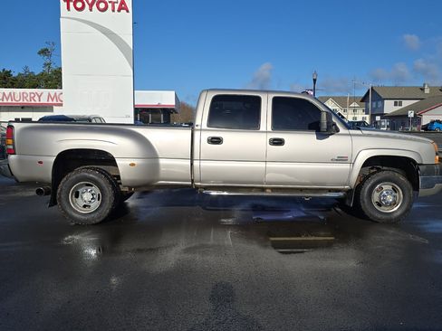 Used 2004 Chevrolet Silverado 3500 LT w/ Heavy-Duty Power Package image 3