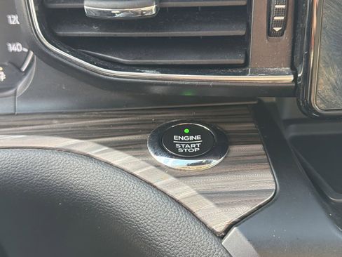 Used 2020 Ford Explorer Limited image 23