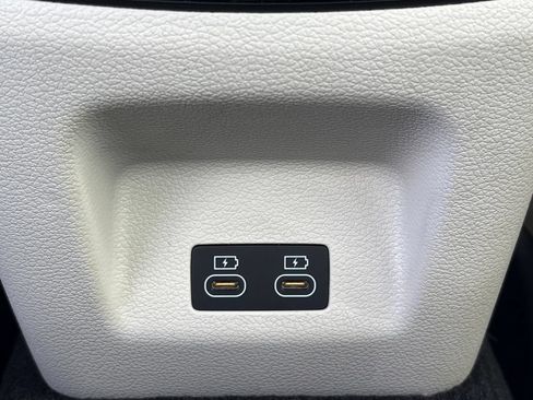 Used 2024 Genesis G70 2.5T RWD image 29