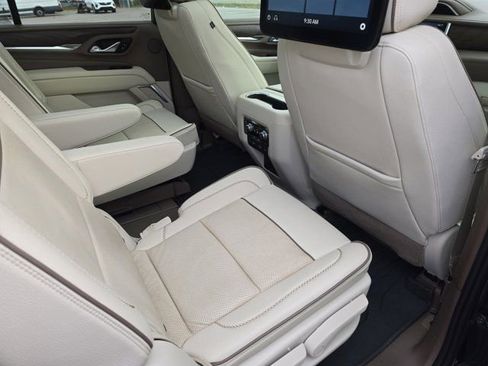 Used 2021 GMC Yukon Denali w/ Denali Premium Package image 11