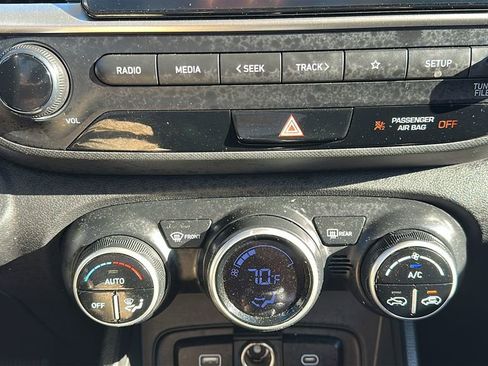 Used 2025 Hyundai Venue SEL image 26