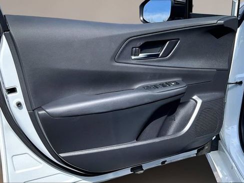 Used 2025 Toyota Prius Plug-In Hybrid image 17