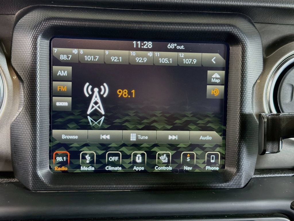 Used 2019 Jeep Wrangler Unlimited Sahara AWD/4WD image 15