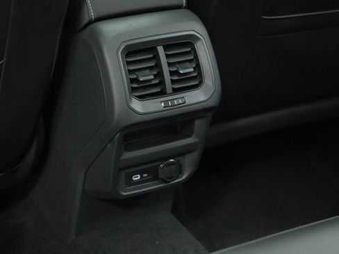 Certified 2022 Volkswagen Tiguan SE image 35