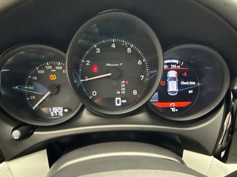 Certified 2024 Porsche Macan Turbo AWD/4WD image 35