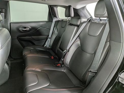 Used 2019 Jeep Cherokee Trailhawk w/ Comfort/Convenience Group image 23