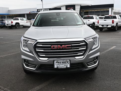 Used 2023 GMC Terrain SLT image 3