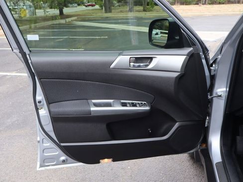 Used 2012 Subaru Forester 2.5X Premium w/ All-Weather Pkg AWD/4WD image 23