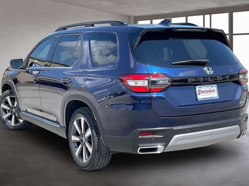 Certified 2025 Honda Pilot Touring image 4