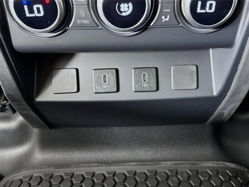 New 2026 Land Rover Defender 110 X-Dynamic SE AWD/4WD image 28