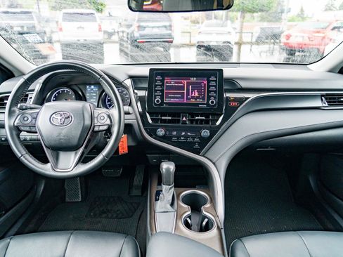 Used 2021 Toyota Camry SE FWD image 23
