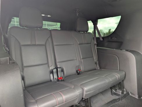 Used 2022 Chevrolet Suburban RST w/ Luxury Package image 38