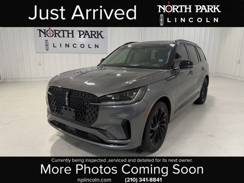 Used 2025 Lincoln Aviator Reserve w/ Jet Appearance Package RWD image 1