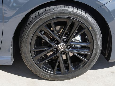 Used 2025 Toyota Camry SE FWD image 10