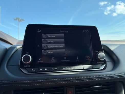 Used 2023 Nissan Rogue S AWD/4WD image 18