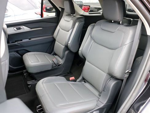 New 2025 Ford Explorer Active w/ Active Comfort Package image 18